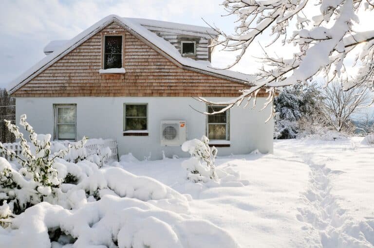 Best Cold-Climate Heat Pump Canada: Ranked for Ontario Winters